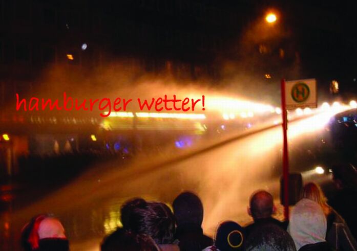 [Vorderseite der
Gel&ouml;bnixHH-Postkarte
mit Text: hamburger wetter!]